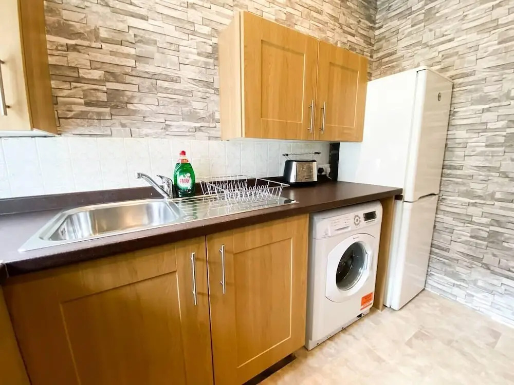 Striking & Elegant 2BR Flat - Free Street Parking