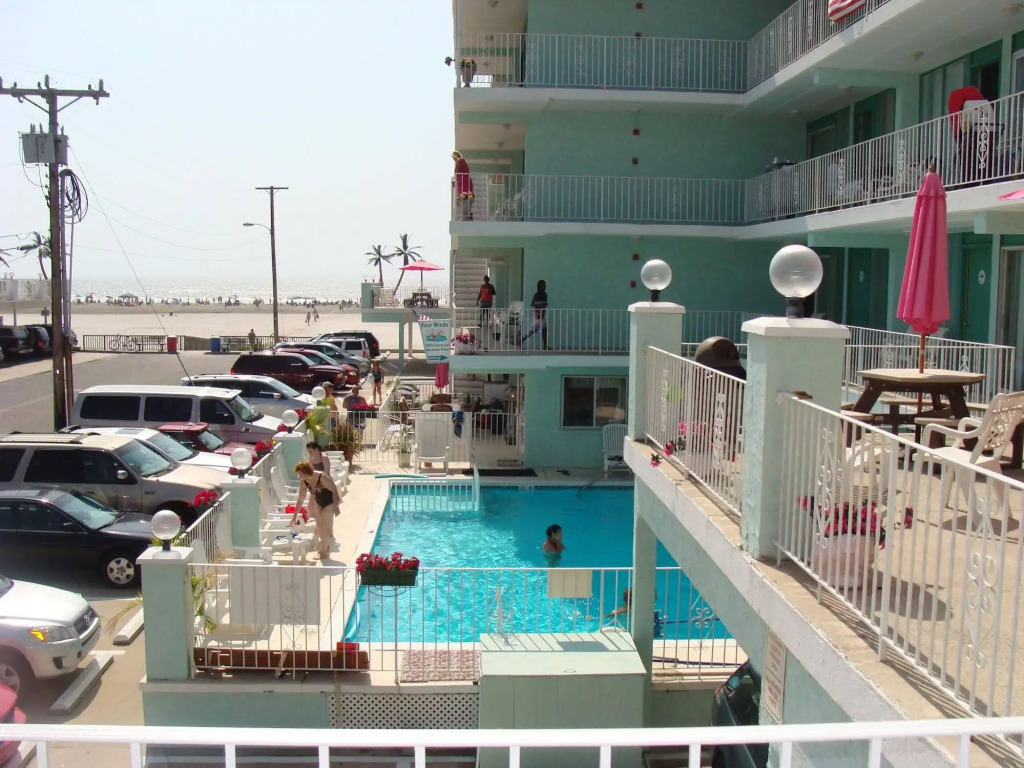 Four Winds Condo Motel