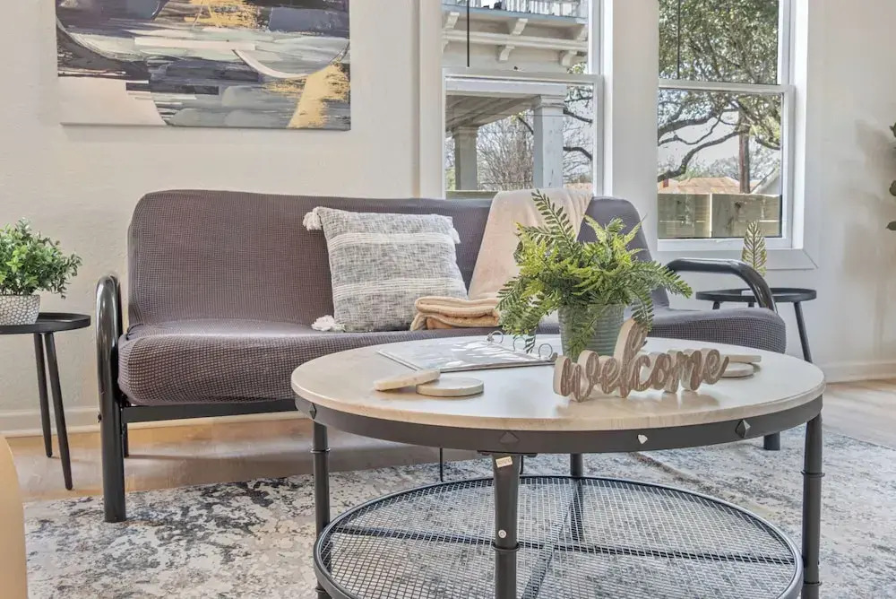 Stylish & Spacious Comfort 4br/3ba Downtown Gem!