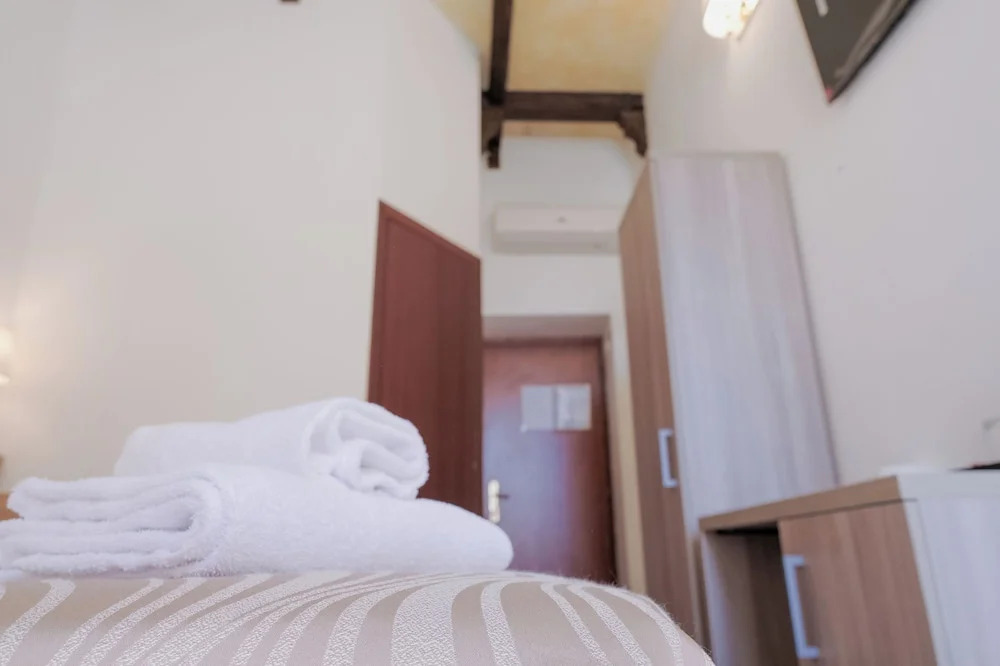 Hotel Alex Square