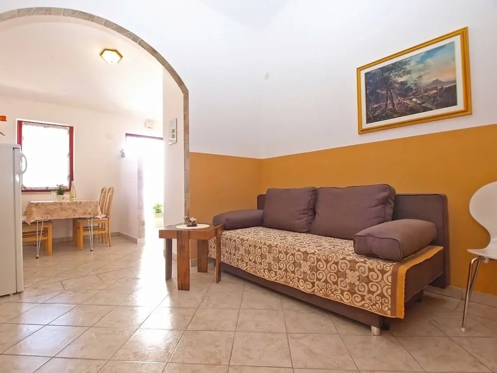 Apartment 893