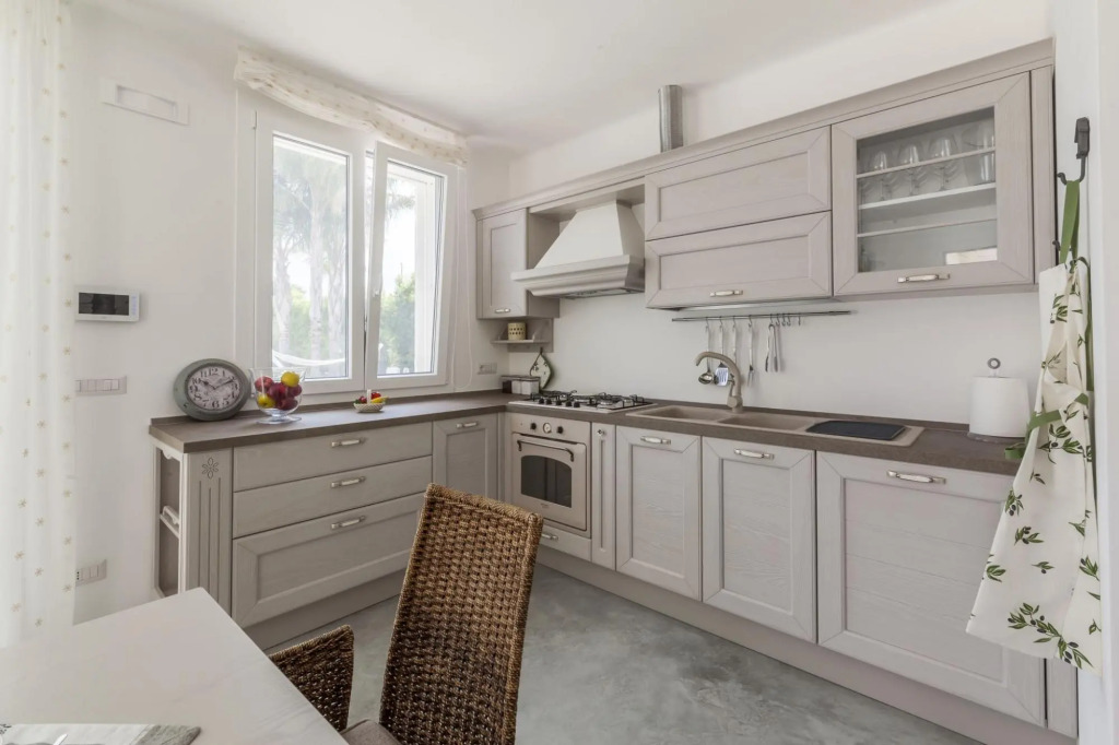 Charming house in a villa with pool and garden in Santa Caterina-Casina Greca