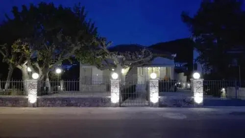 Mamanis Studios
