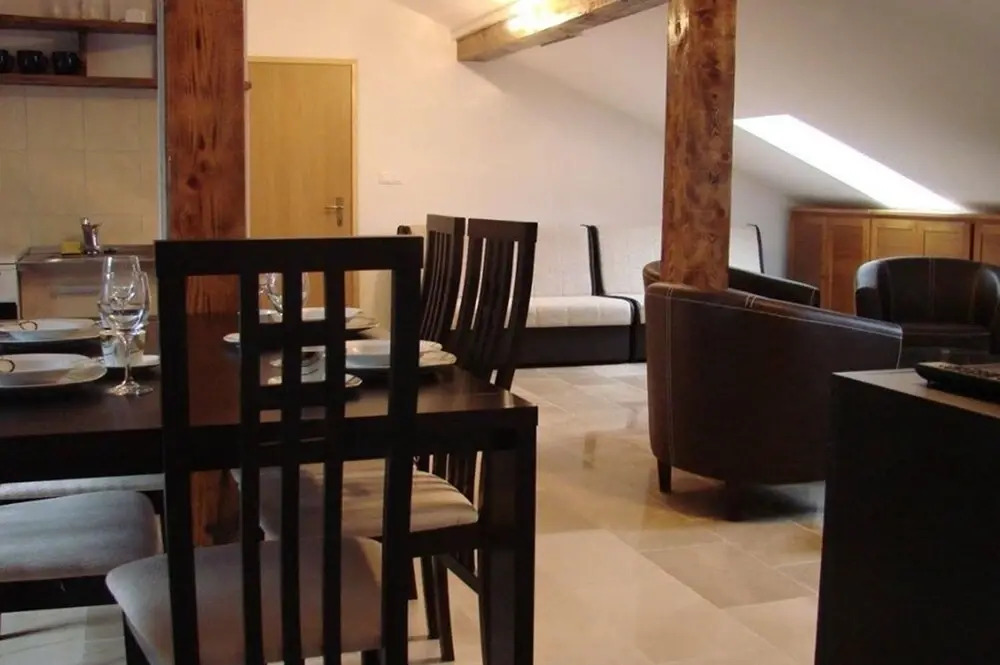 Tiho - 10m From the Beach - SA1 Potkrovlje