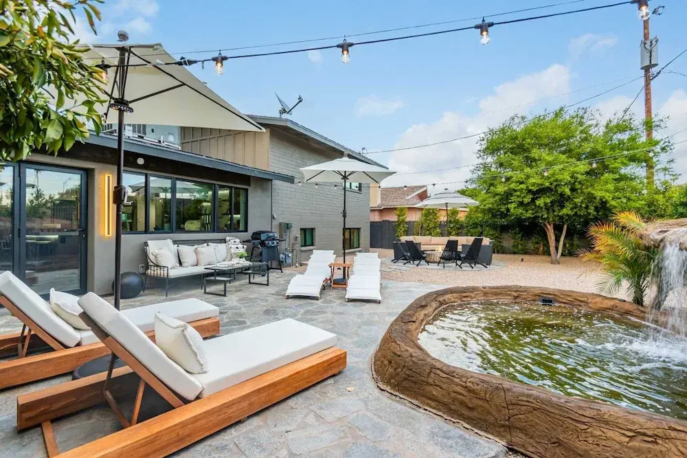 Solanova Designer Oasis With Cocktail Pool Theater