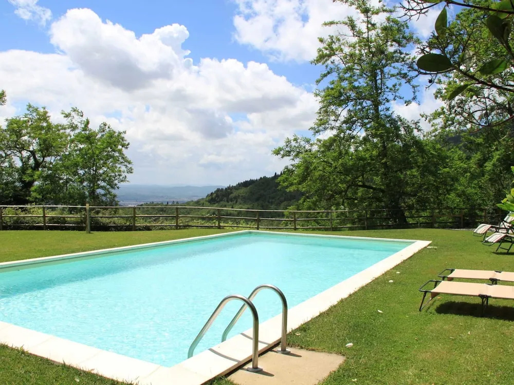 Idyllic Tuscan Hideaway with Pool and spa