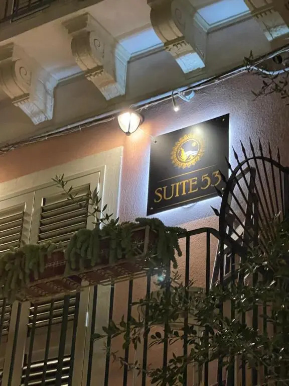 Suite 53