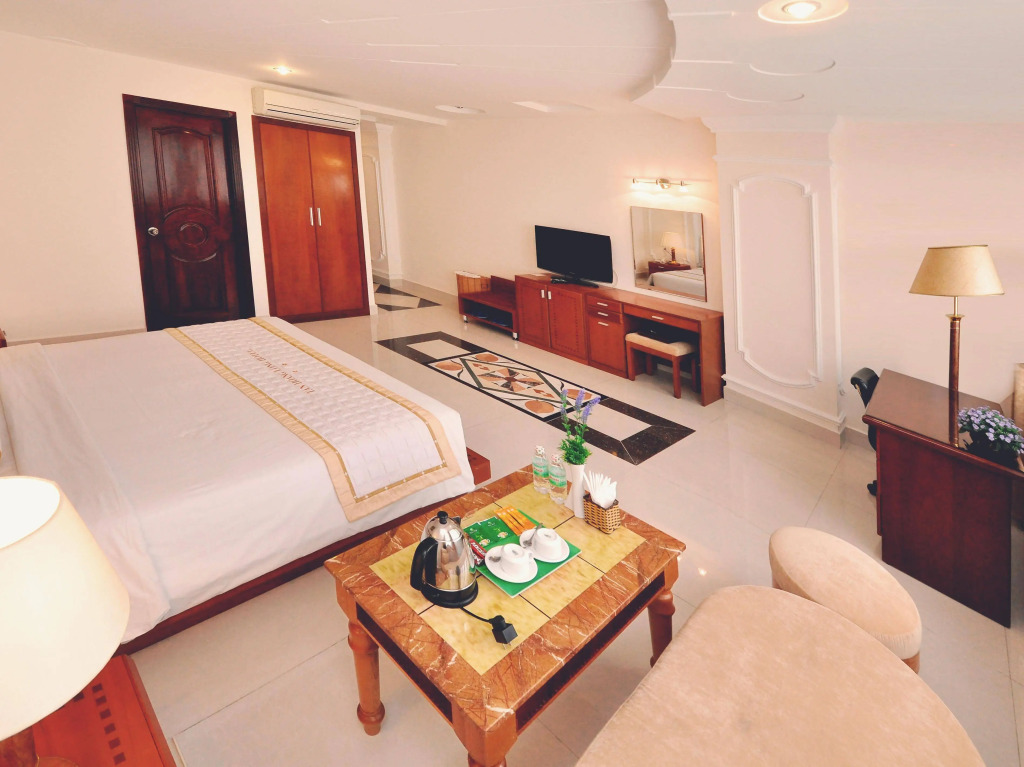 Tan Hoang Long Hotel