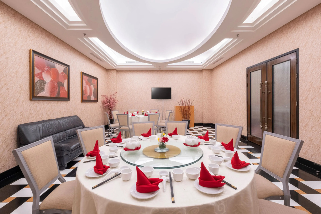 Merlynn Park Hotel