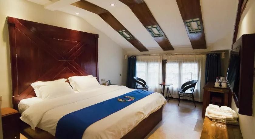 Fenghuang Tujia Ethnic Minority River View Hotel