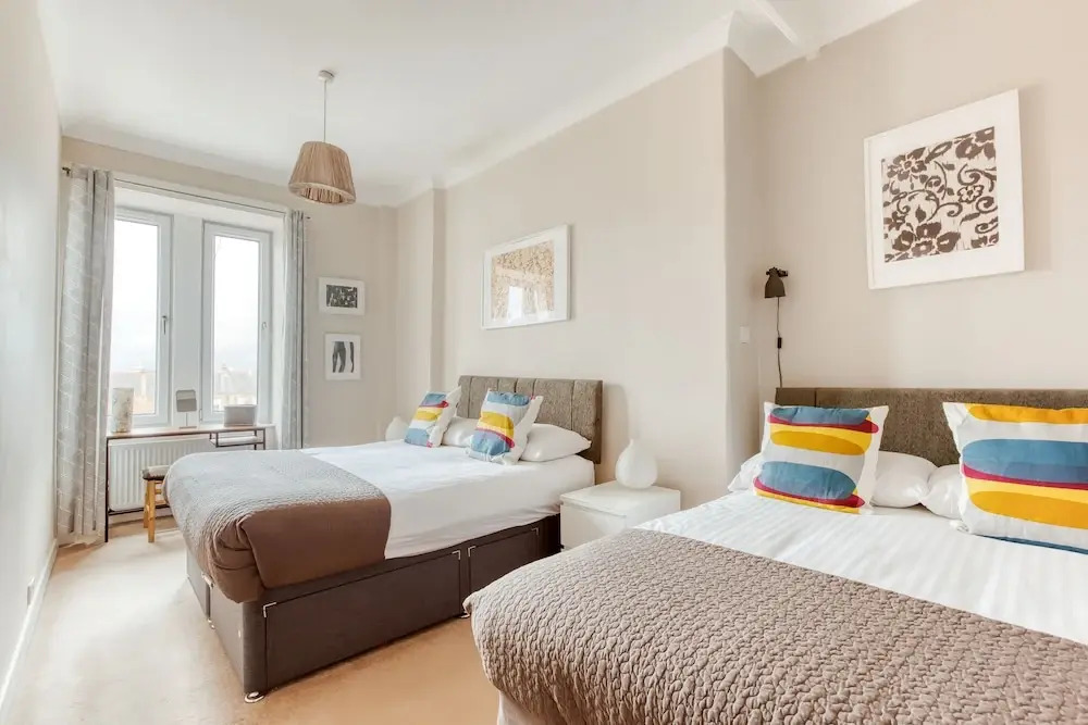 Bright One Bedroom West End Apartment