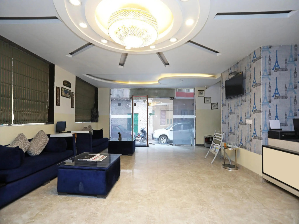 OYO 8967 Hotel Shivaay Palace