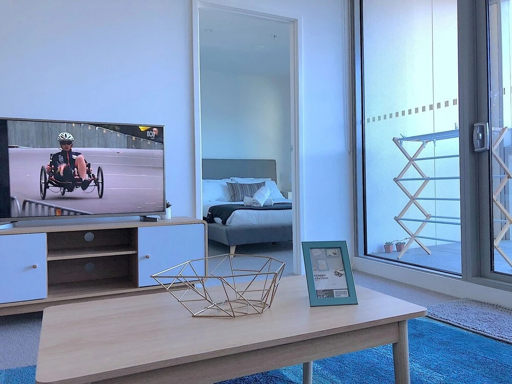 Modern Docklands Apartment in CBD