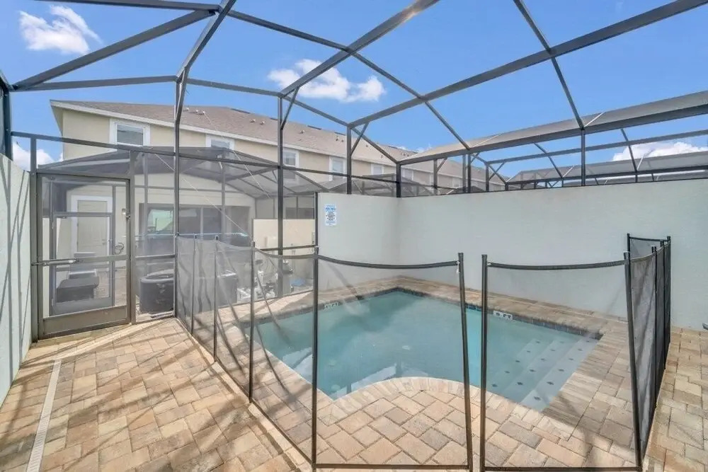Brand New 5 Bed Solara End Unit Town Home 5 Bedroom Townhouse by Redawning
