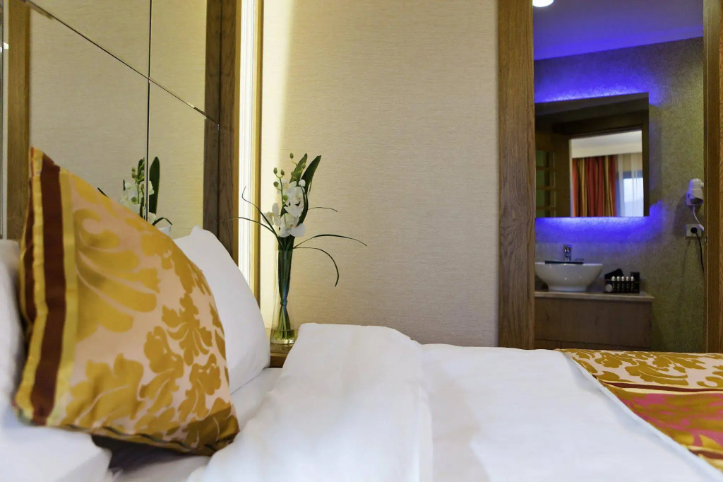 Granada Luxury Okurcalar