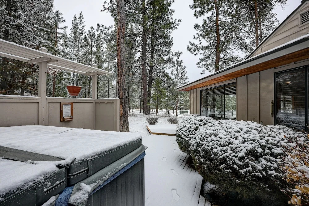 Pet-Friendly 6 Otter Home features Bikes to Explore Sunriver Village