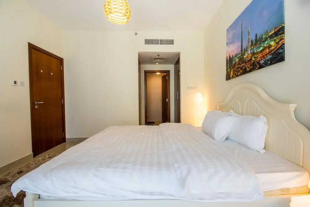 Private Room in Luxury Burj Vista Apartment with Burj Khalifa View