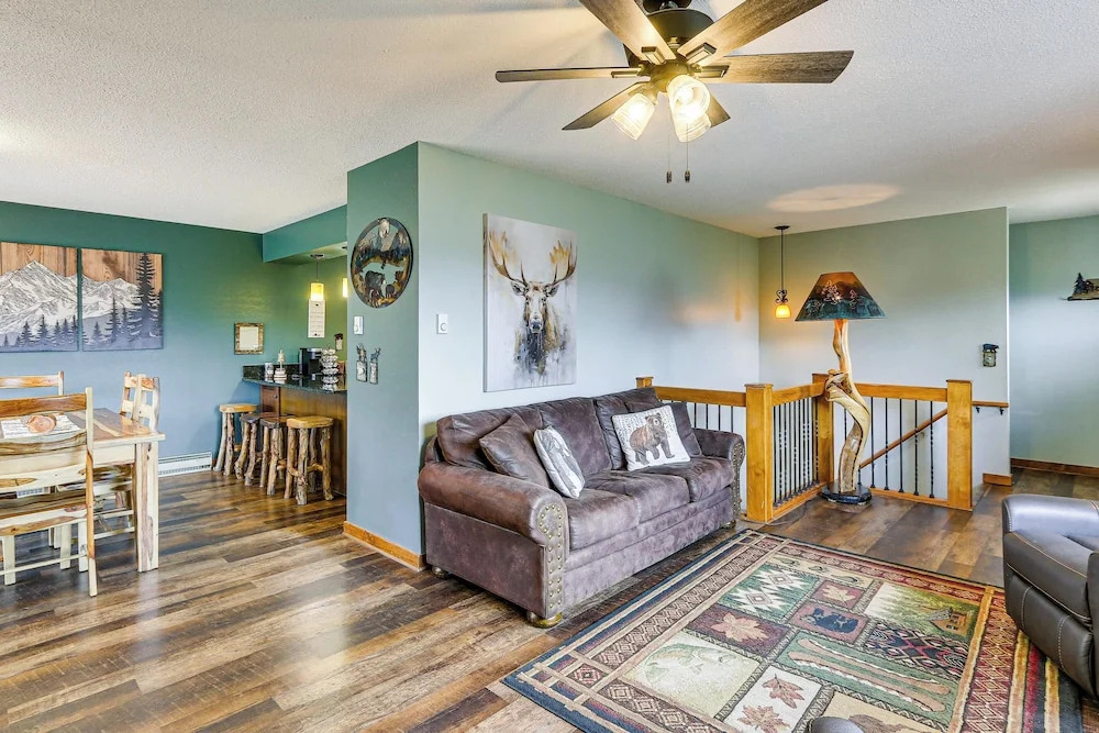 Idyllic Cabin w/ Grill & Panoramic Mtn Views!