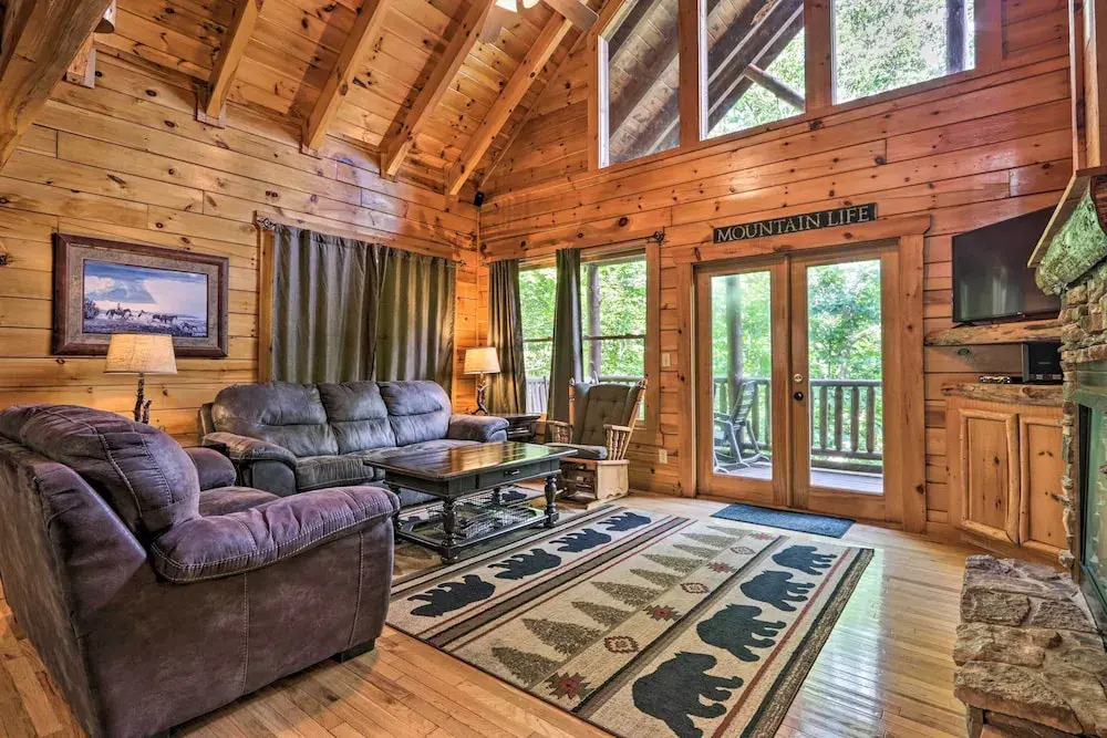 'sky Harbor' Sevierville Cabin w/ Hot Tub & Deck!