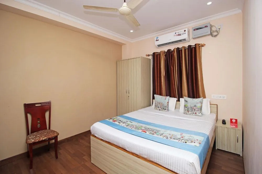 OYO Flagship 8414 Hotel Blue Moon