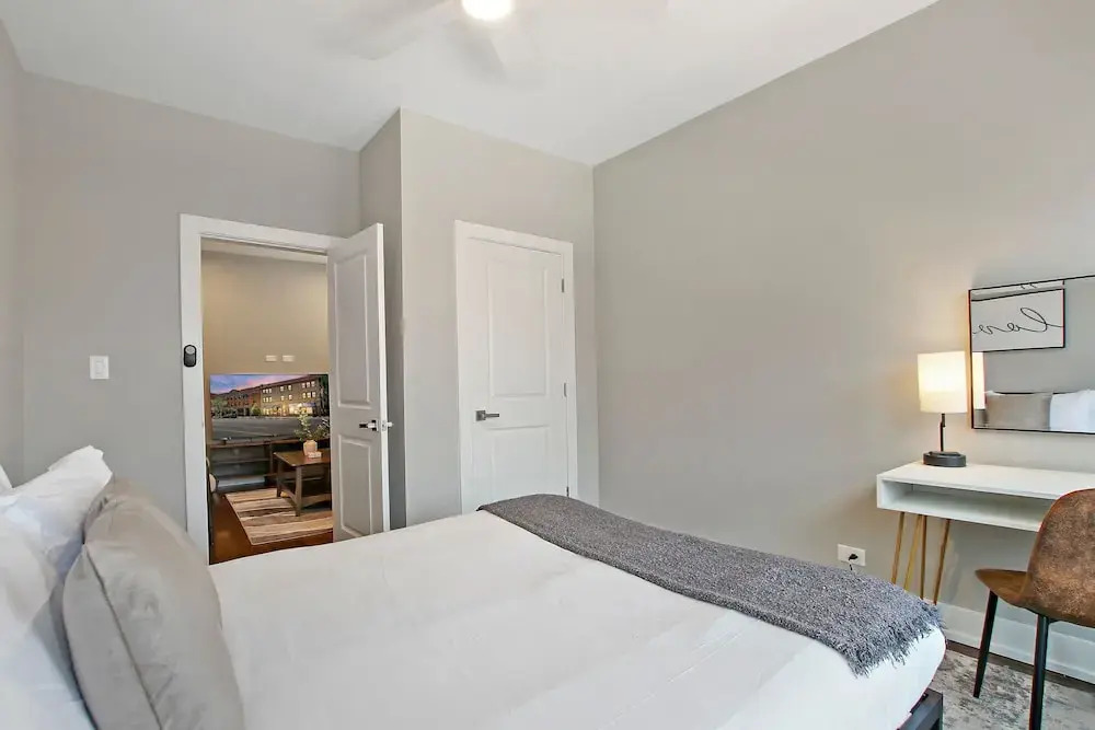 3BR Well-Furnished Apt - Kedzie 3F