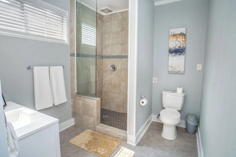 Classic 1br/1ba Charming Apt w/ Modern Upgrades