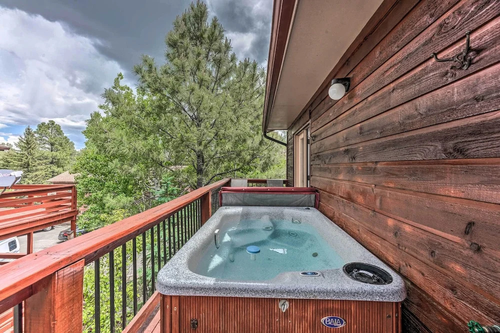 Mountain Lodge w/ Hot Tub, Walk to Grindstone Lake