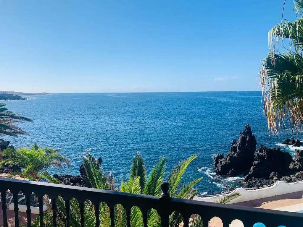 3 bedroom ocean shore apartment