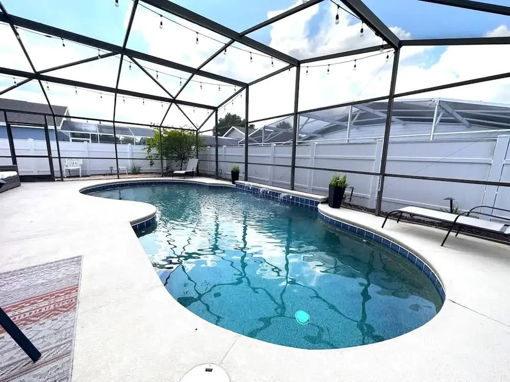 Less than 10 minutes from Disney 3Bd Villa with Pool