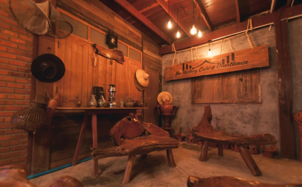 The history cafe & guesthouse