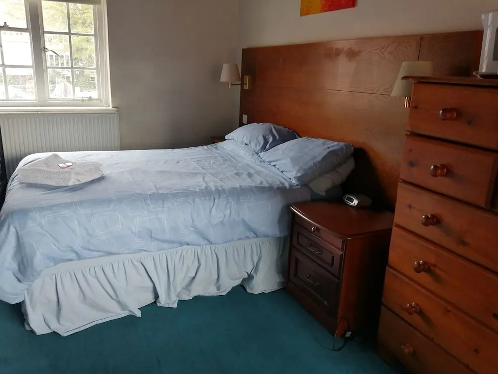 Colin Grazier Hotel