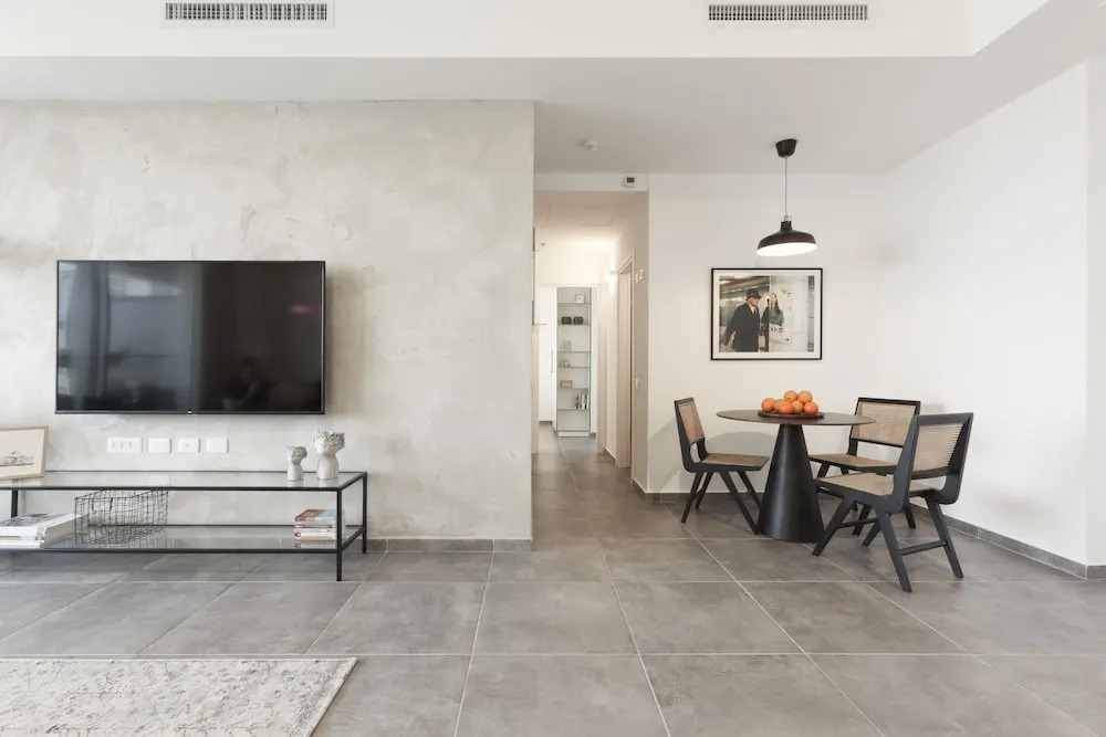 AirTLV - Menachem Begin Apartment