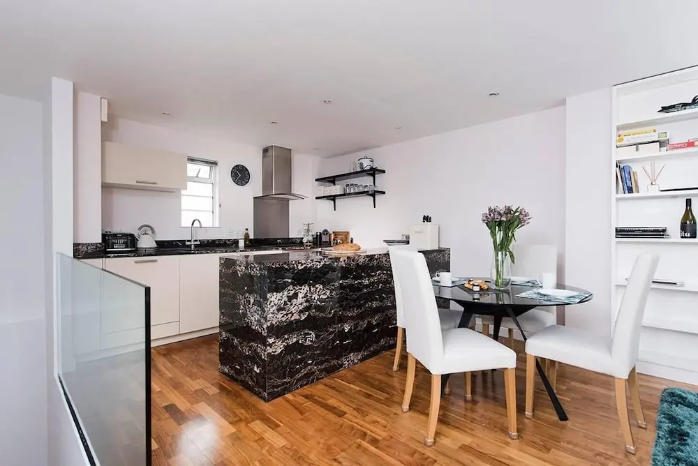 Luxurious 2 BR Apartment near Hyde Park