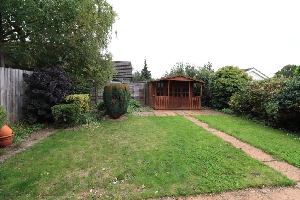 Detached Bungalow I Sleeps 7 I Driveway Parking I Excellent Location I Fast WiFi I Self-Check-In I By Yoko Property