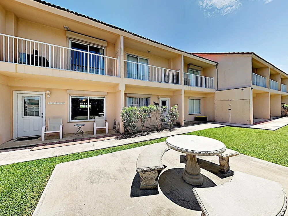 Charming At The Dolphins W/ Pool & Hot Tub 2 Bedroom Condo