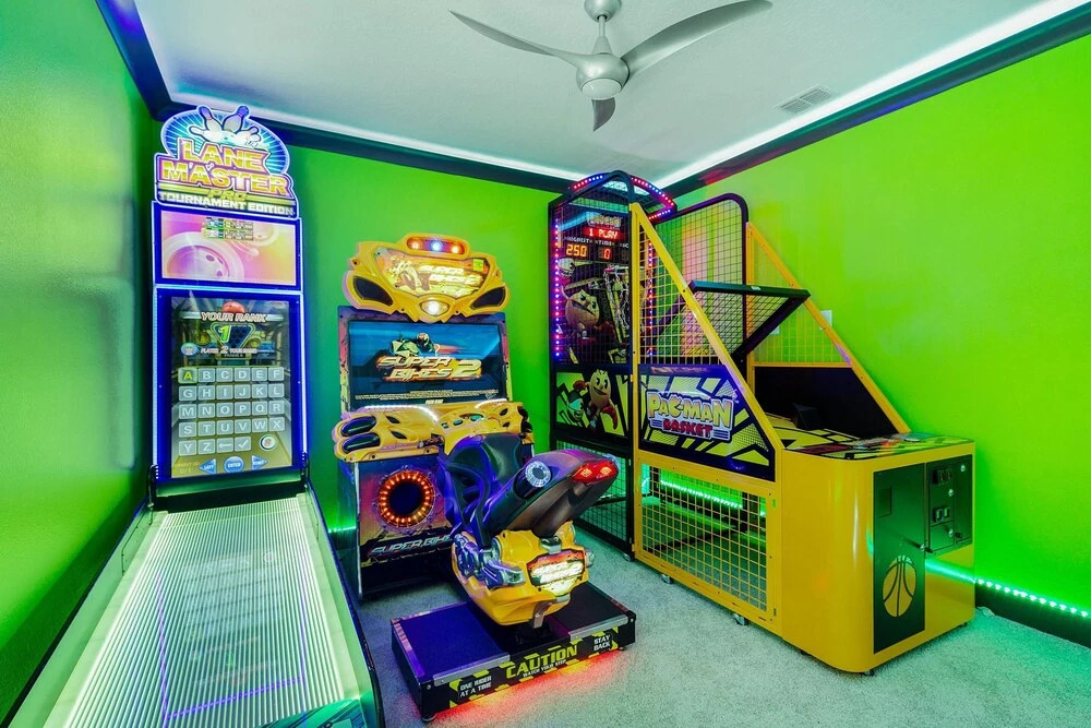 Sr022v: 8 Bed, Avengers, Princesses, Ping Pong, Shuffle Board