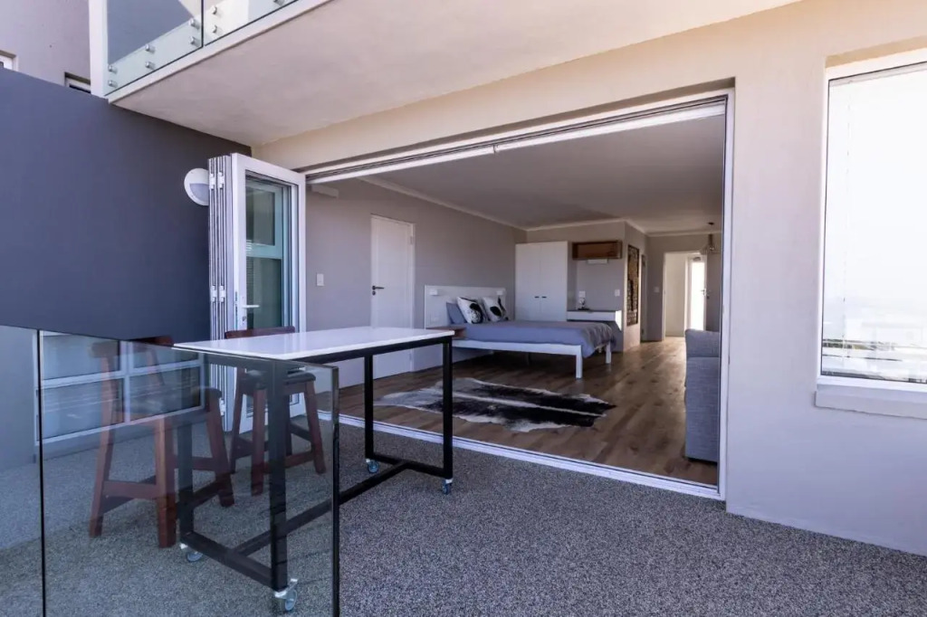 Small Bay Beach Suites