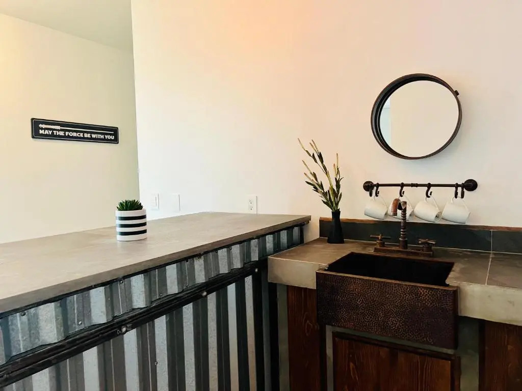 Industrial stylish 3-br. apartment & city views in front of Parque Fundidora & Arena Mty