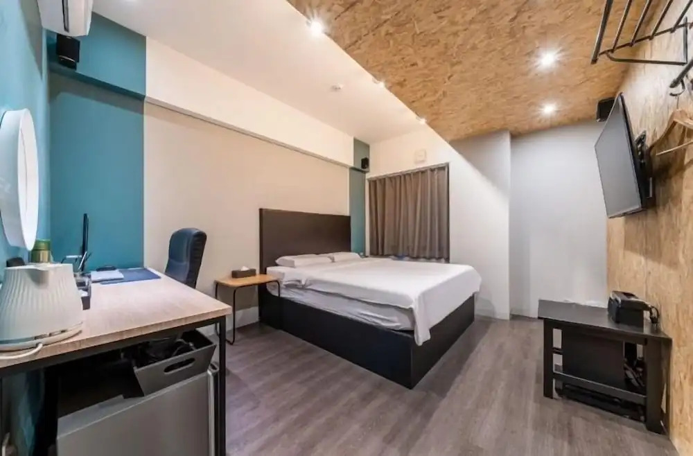 27 Hotel