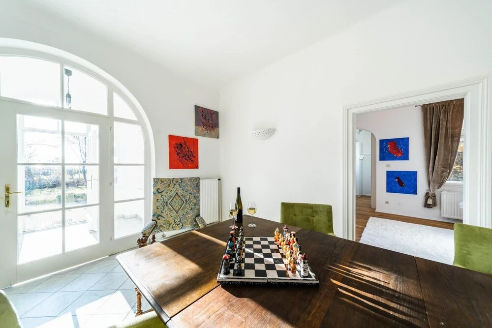 Villenetage Kunst am Berg mit Garten und Feuerstelle in Krems Stadt