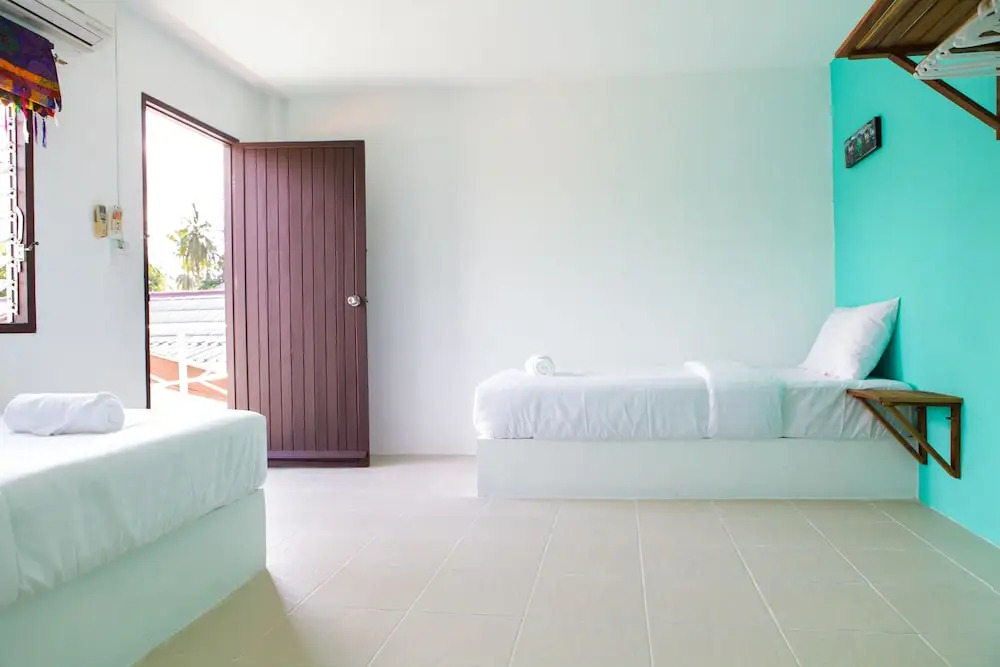 Castaway Guesthouse Hostel and Bar
