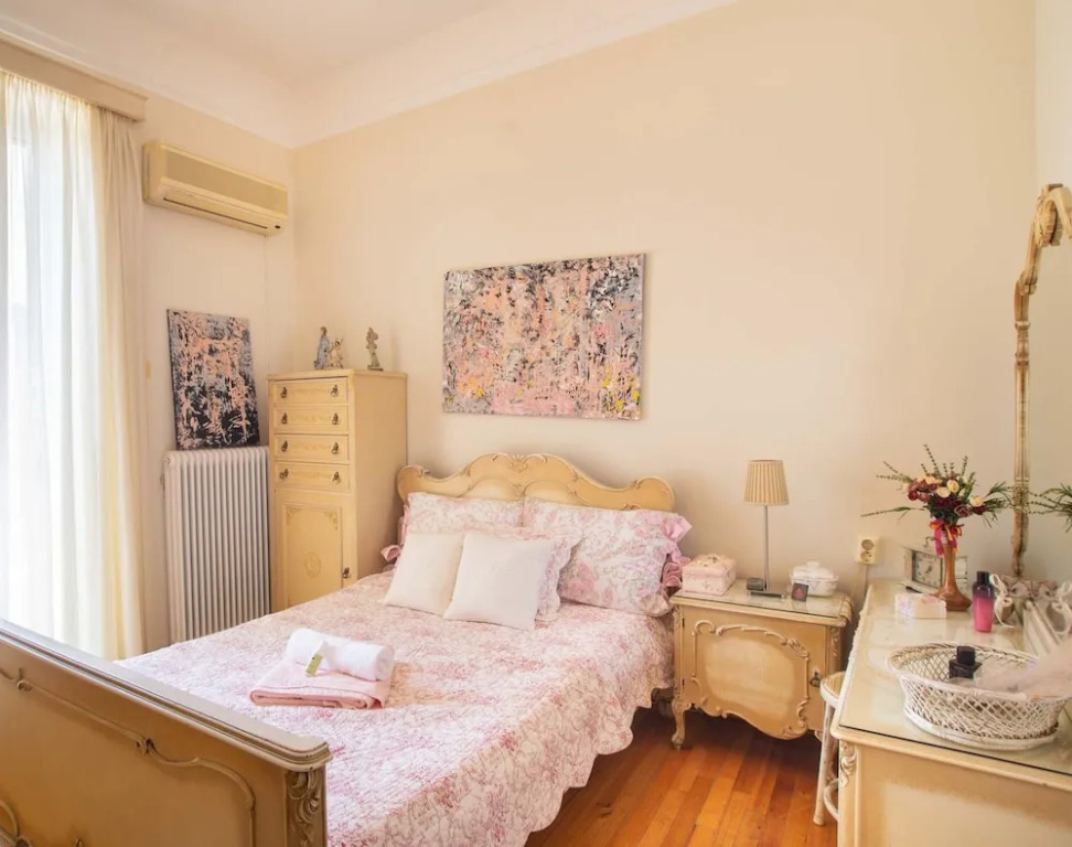 Classic Central Athinian Apartment