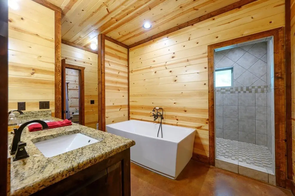 Majestic High - Cabin for 17