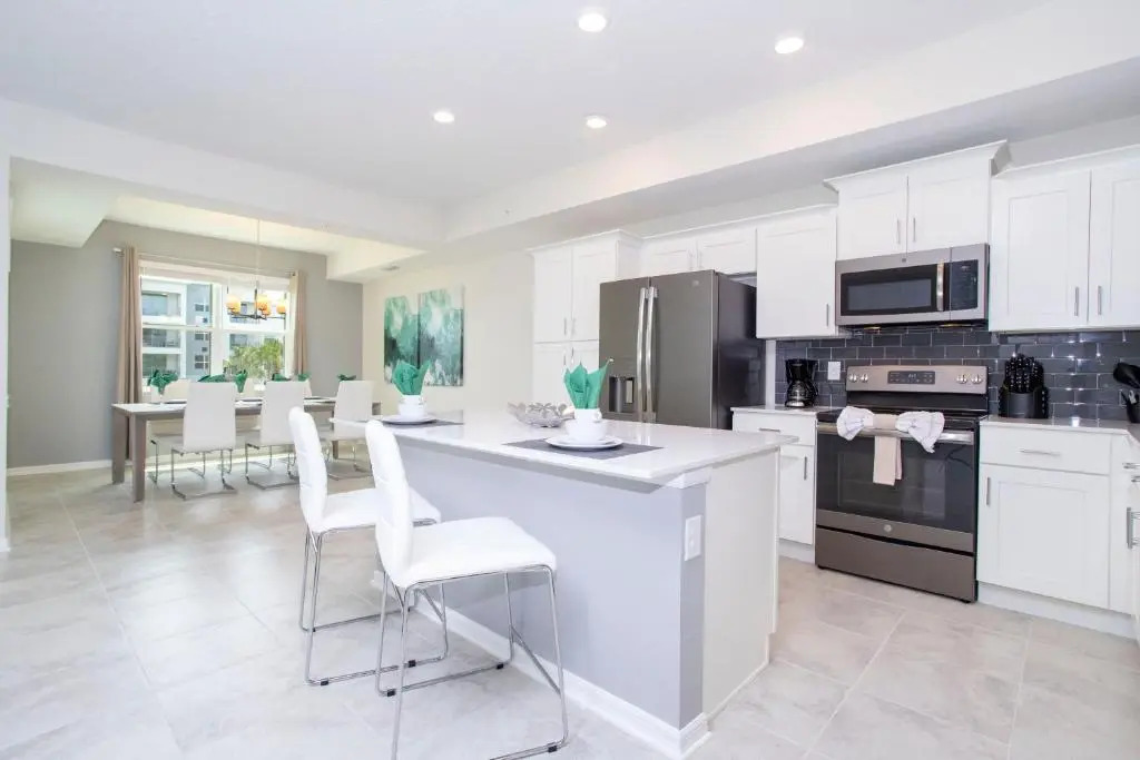 Stunning 2 Bd Close to Disney @ Storey Lake 203