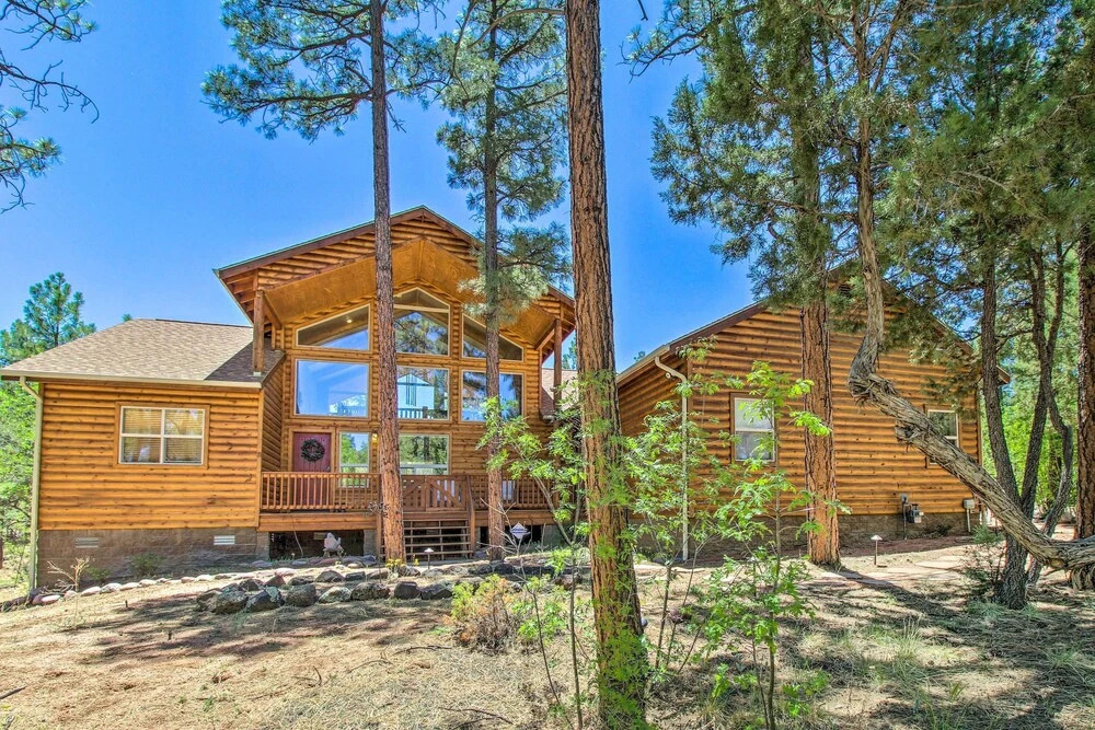 Wooded Hideaway! Spacious Show Low Log Cabin