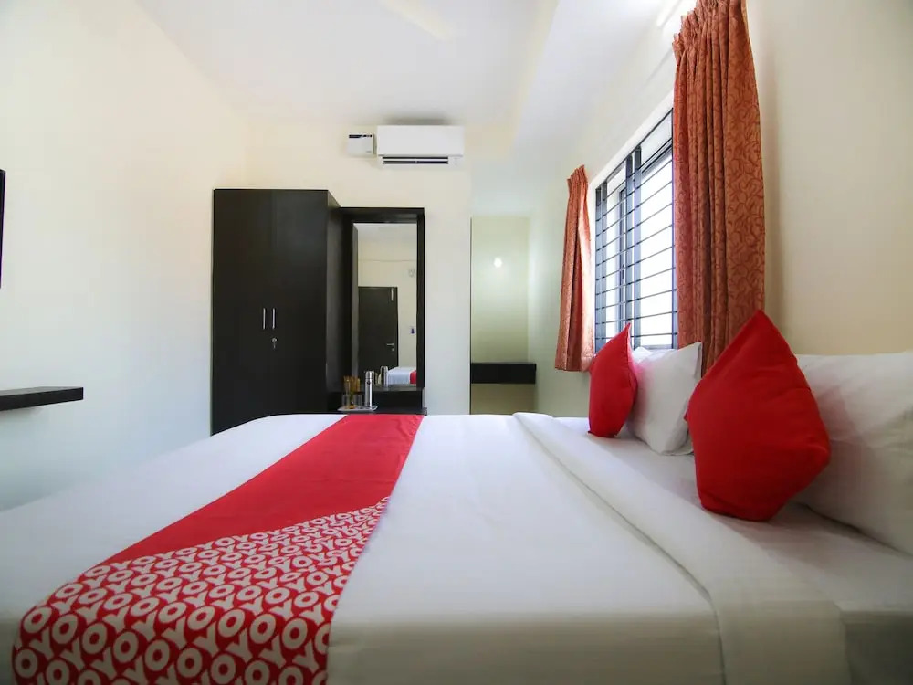 OYO 13595 VT Residency
