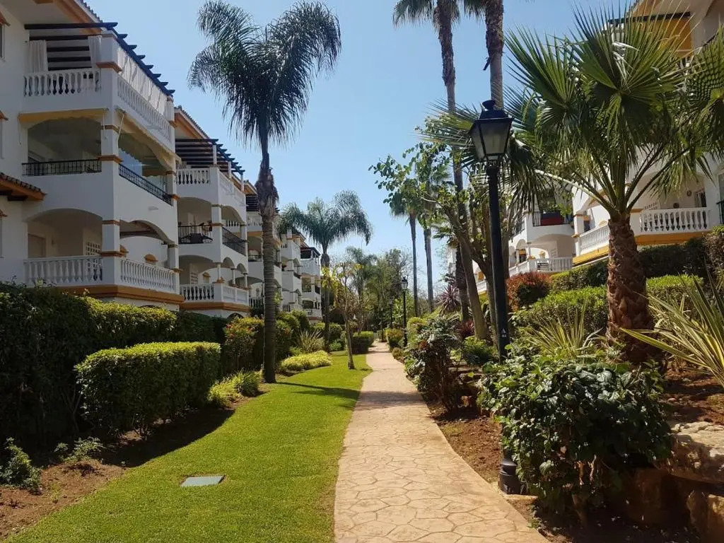 PUERTO BANUS Apartament Apartamento 2 HABITACIONES, 4 PAX, BAJO CON JARDIN URBANIZACION DAMA DE NOCHE