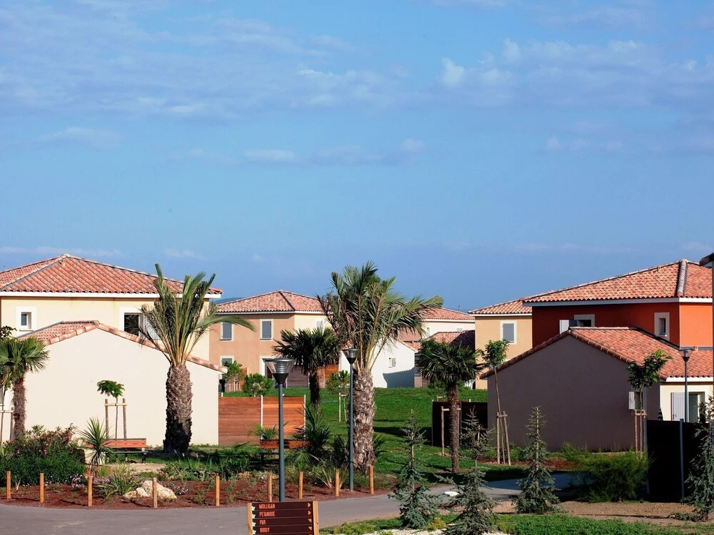 Semi-detached Home in Mediterranean Style, With Nice AC