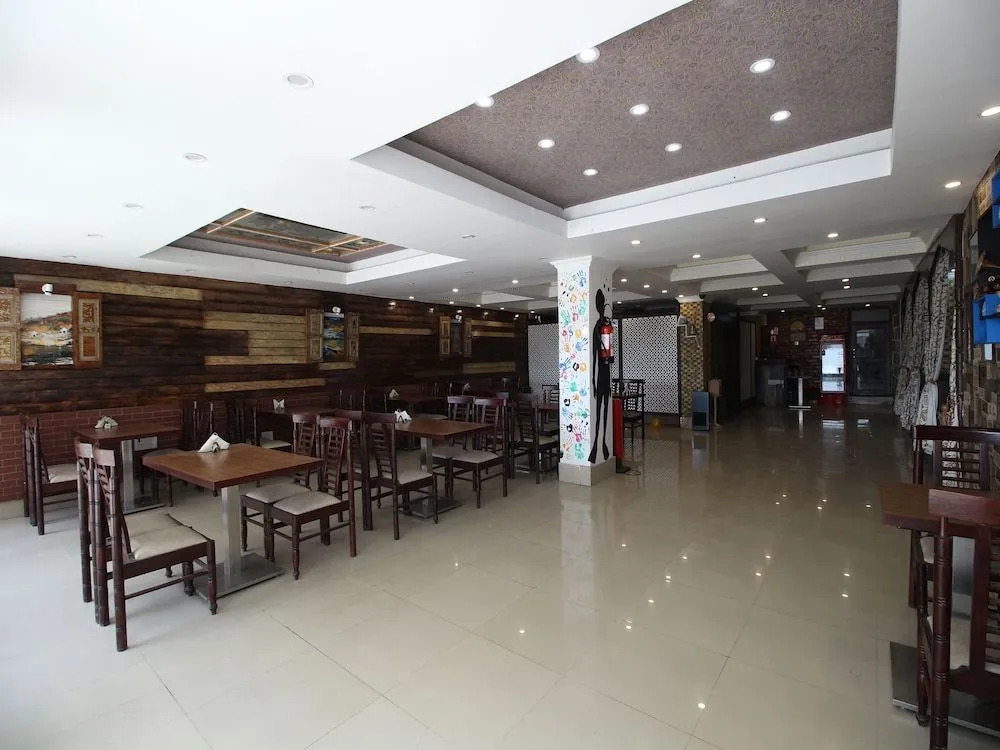 OYO 29553 Hotel Essar