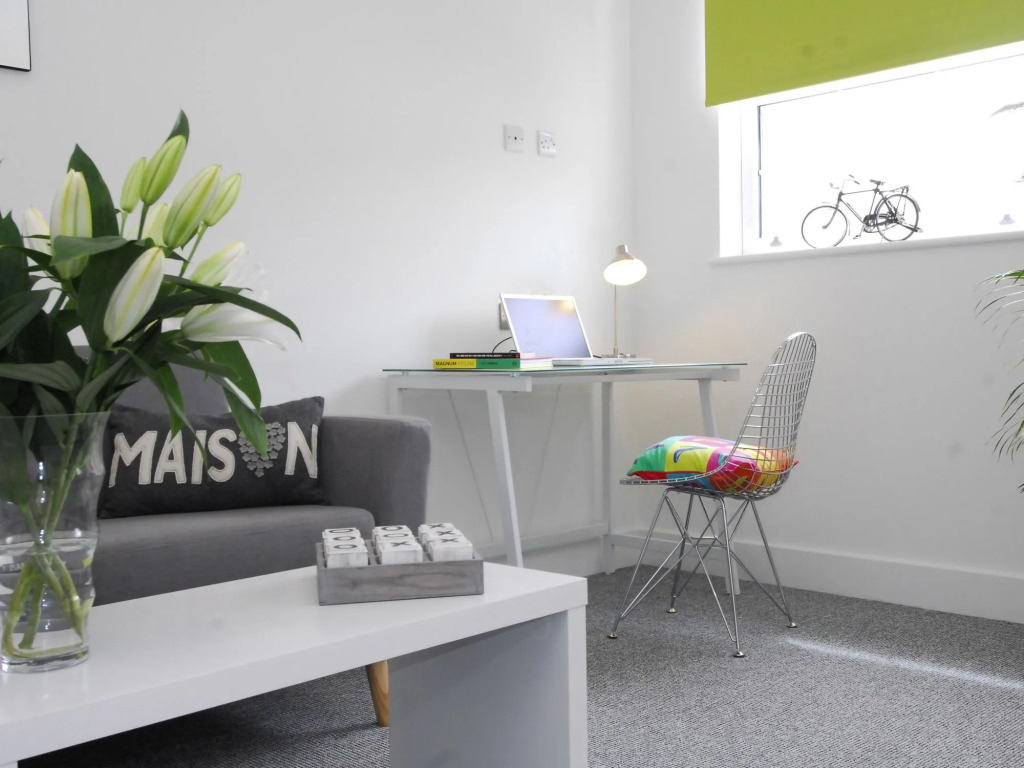 Fox House, Studio Apartments
